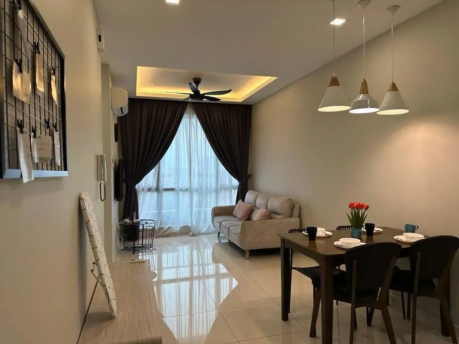 Spacious Sks Near Ciq, Smart Tv Johor Bahru