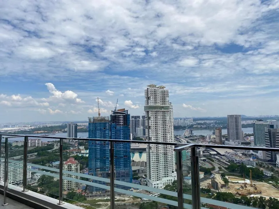 Apartment Spacious Sks Near Ciq, Smart Tv Johor Bahru